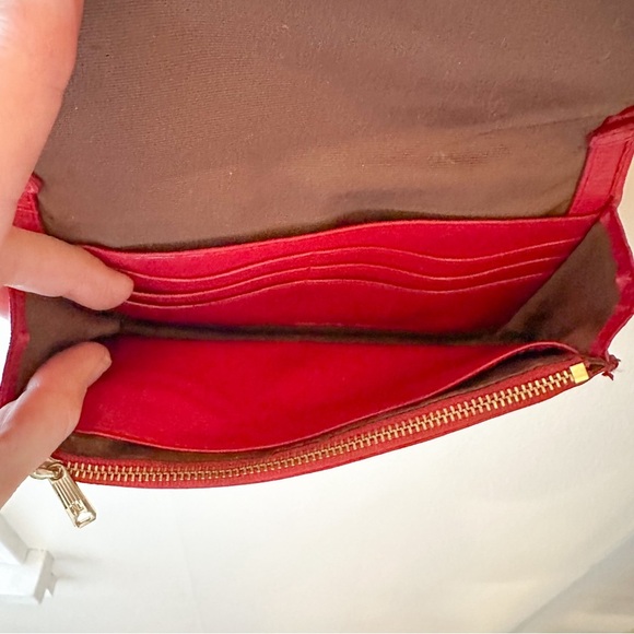 Lauren Ralph Lauren Small textured Vegan Leather Gold Chain Crossbody Bag - Picture 7 of 7